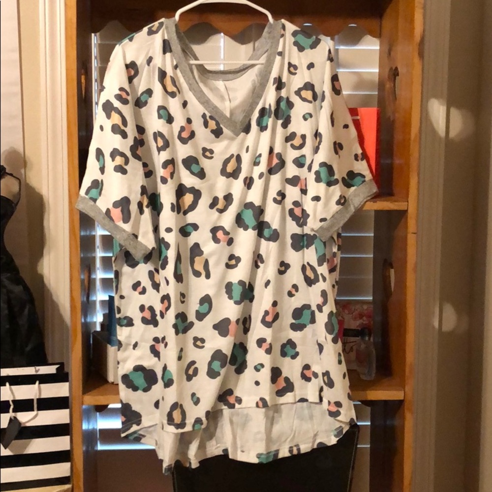 Leopard vneck tshirt
